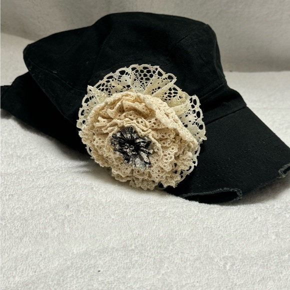 EUC Women’s Black cap with decoration - Picture 1 of 6
